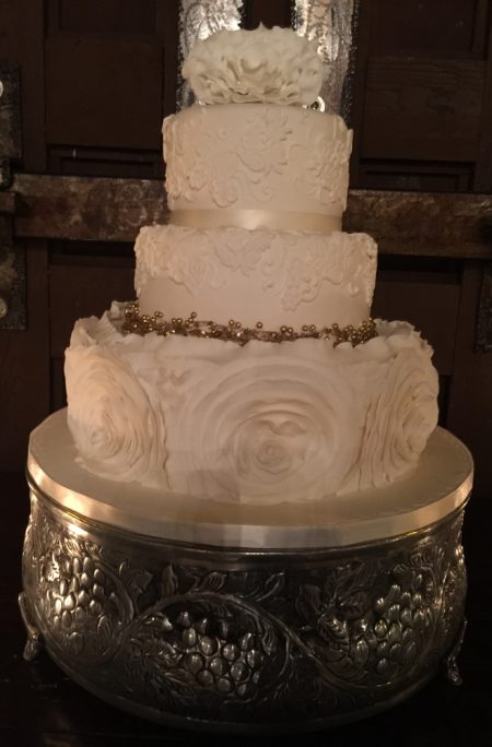 Beautiful Silver Cake Wedding Decorations, High End Wedding Venue